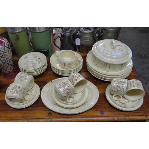 621 - Meakin Windswept Dinner Set