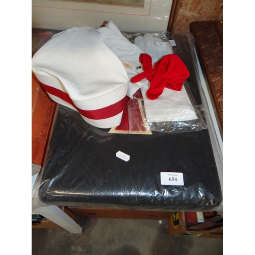 654 - Masonic Kneeler, Gloves and Hat