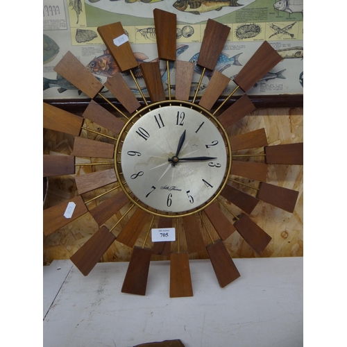 705 - Vintage 1970s Clock