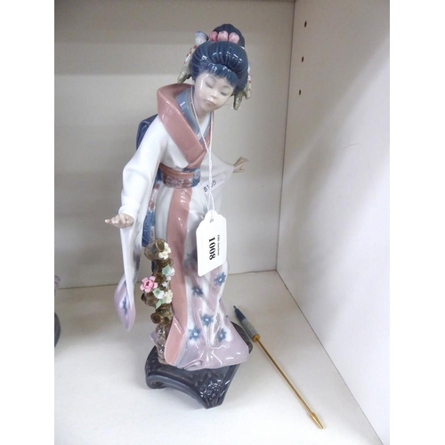 1008 - Lladro Porcelain Figurine - Japanese Geisha Type Figure holding closed Parasol (loose), approx 28cm ... 