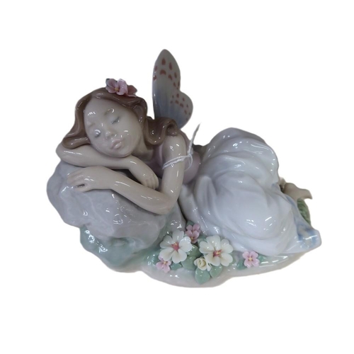 1013 - Lladro Porcelain Figurine - 7694 Sleeping Fairy Figure, approx 11cm tall.