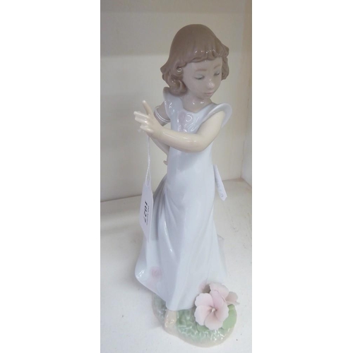 1027 - Lladro Porcelain Figurine - Young Girl 6990, approx 21cm tall.