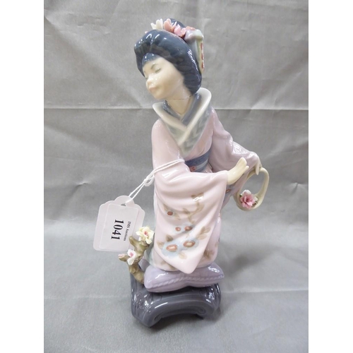 1041 - Lladro Porcelain Figurine - Japanese Female Figure Kneeling on Stool (AF).