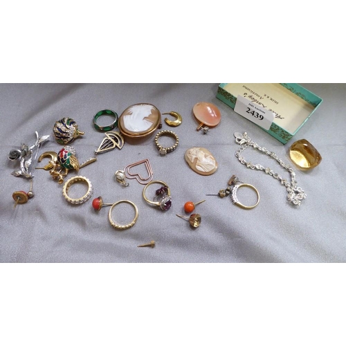 2439 - Small Box - Costume Jewellery, Rings, Cameo etc.