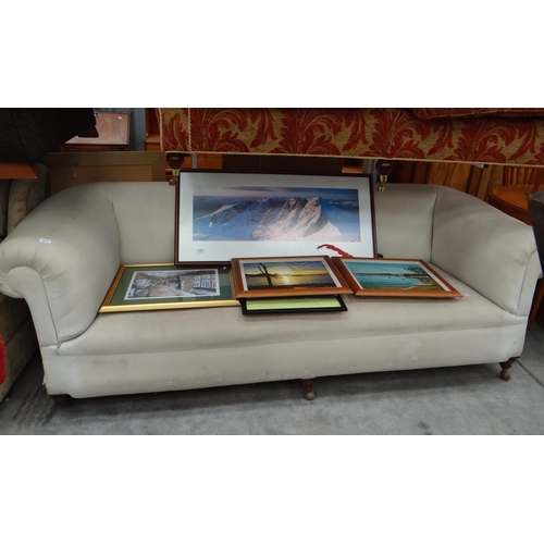 3072 - Large Late Victorian Settee