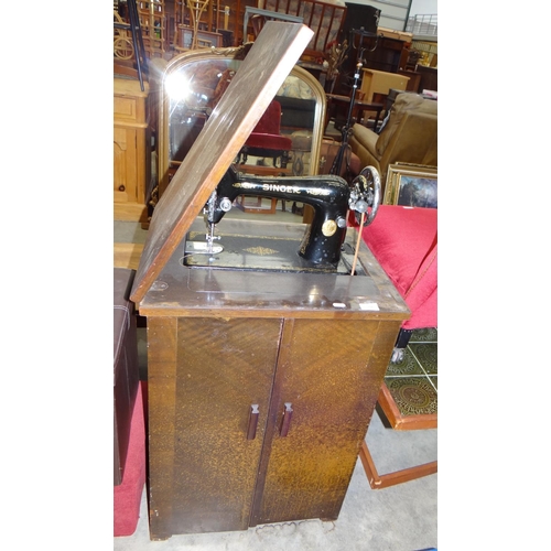 3090 - Singer Sewing Machine in Wooden Cabinet