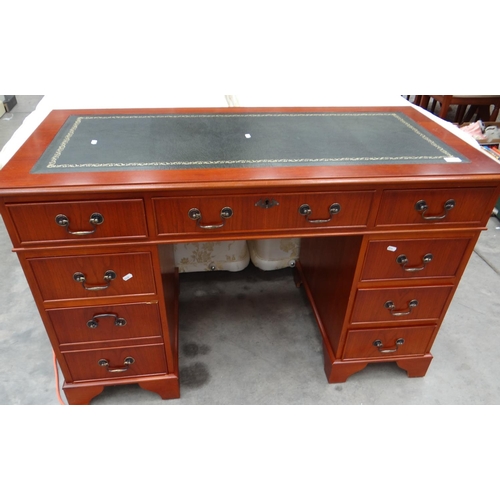 3262 - Knee Hole Leather Top Desk