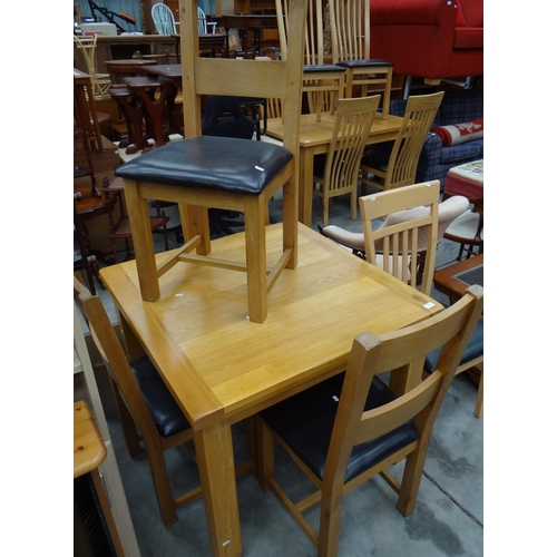 3267 - Oak Table With 4 Chairs