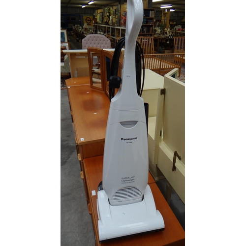 3300 - Panasonic MC-UG342 Vacuum Cleaner