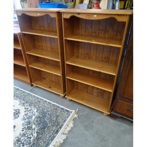 3529 - Pair Pine Bookcases - 76cm wide x 28cm x 135cm tall.