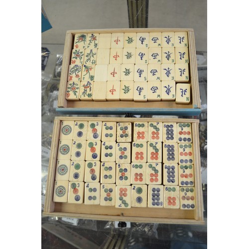 1091 - Vintage Wood Cased Mah-jong Set - Bone & Bamboo Counters.