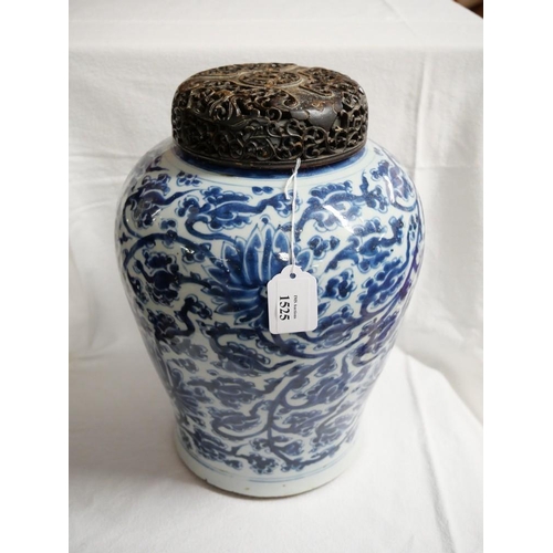 1525 - Large Antique Chinese Blue & White Ginger Jar with intricately carved wooden lid, approx 35cm tall.