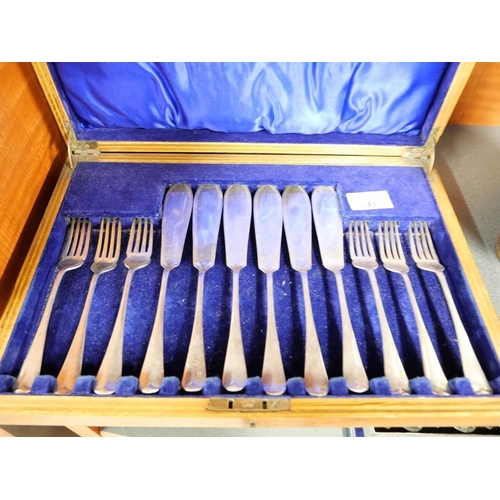 1530 - Cased Set of Silver Fish Knives & Forks -14.3oz troy.