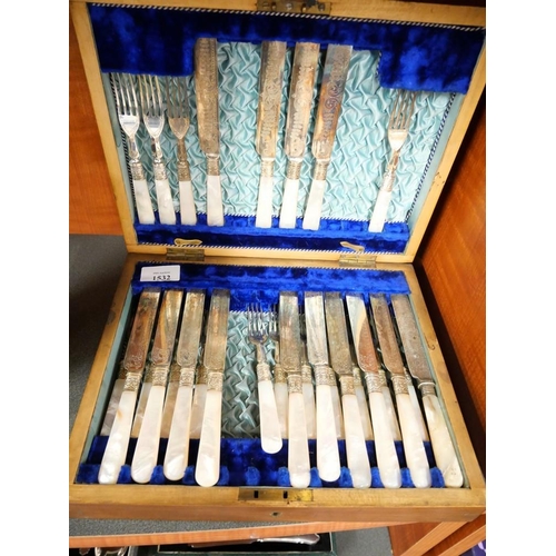 1532 - Part Case of MOP Handled Silverplated Knives & Forks.