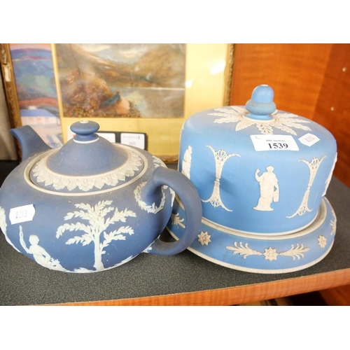 1539 - Wedgwood Jasperware Teapot & Cheese Bell.