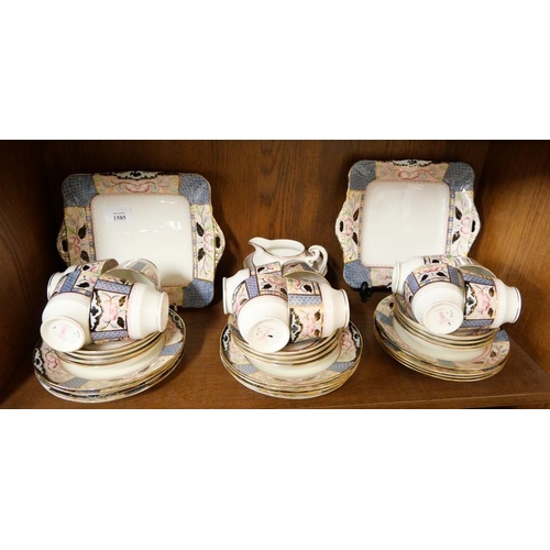 1585 - Vintage Leader Lustre China Tea Set.