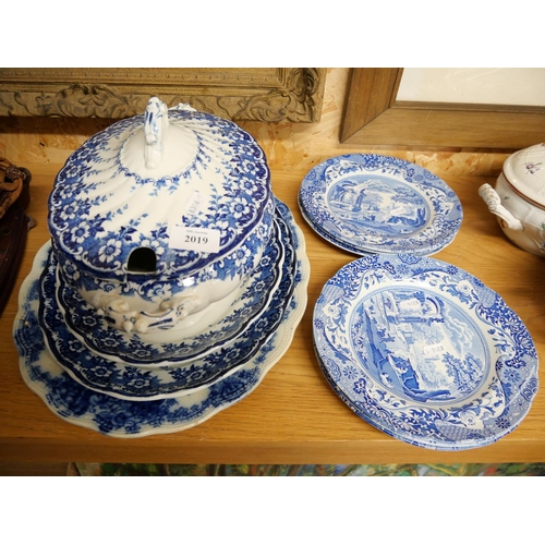 2019 - B & W Tureen, Ashets & Spode Blue Italian Plates.