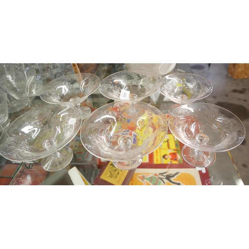 2129 - 4 Large and 2 Smaller Glass Sundae Dishes