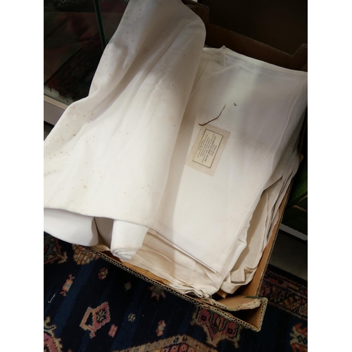 2138 - Box of Assorted Vintage Linen Table Cloths