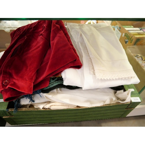 2139 - Box Assorted Linen