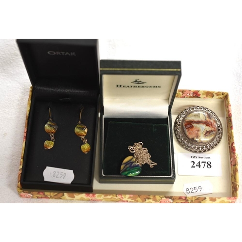 2478 - Heather Gem Pendant, Silver Marble Brooch & Pair of Enamelled Silver Earrings