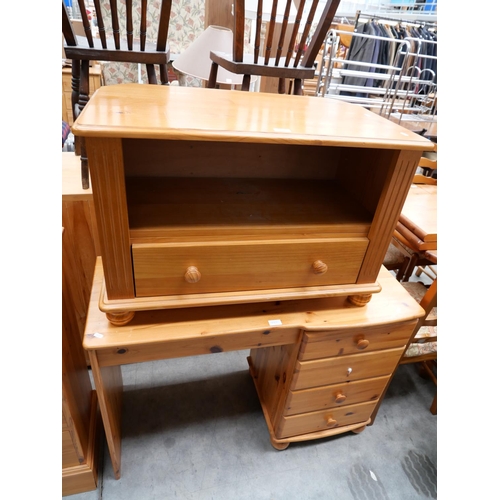 3082 - Pine Dressing Table & Pine Tv Cabinet