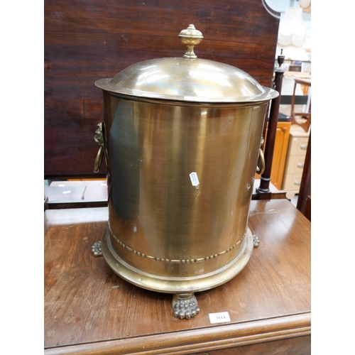 3115 - Victorian Circular Brass Coal Bucket With Lion Head Ring Handles & Claw Feet