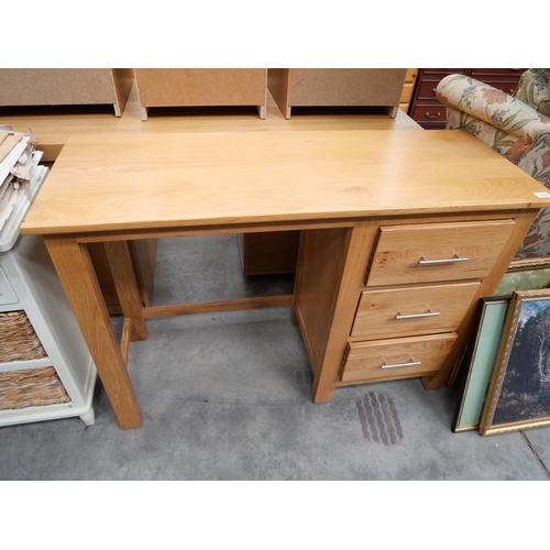 3164 - 3 Drawer Dressing Table