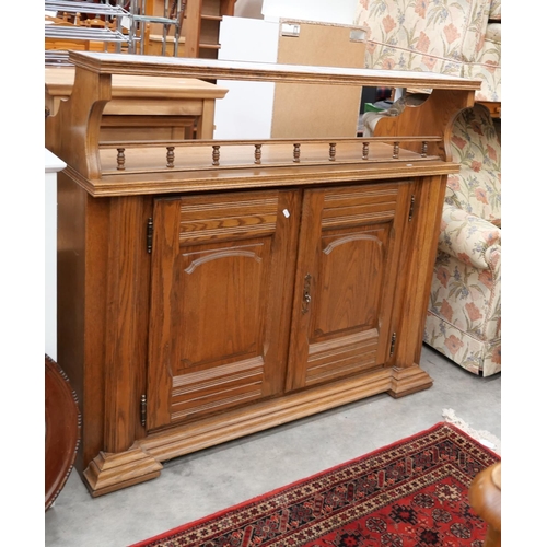 3185 - Oak 2 Door Tiled Top Bar