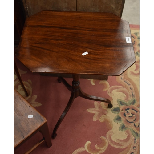 3304 - Single Pedestal Mahogany Wine Table