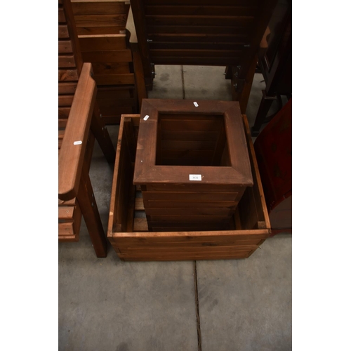 3532 - 2 Wooden Planters