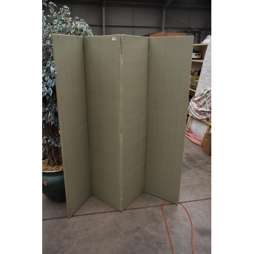 3548 - Green Room Divider Screen