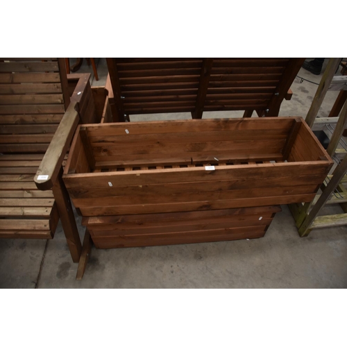 3559 - 2 Garden Planters. Longest Planter ( 117cm)