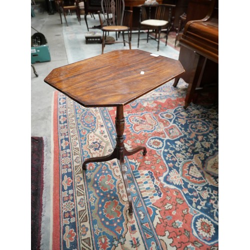 3304 - Single Pedestal Mahogany Wine Table