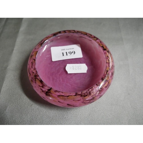 1199 - Monart Pin Dish - Pink / mauve with Aventurine rim.