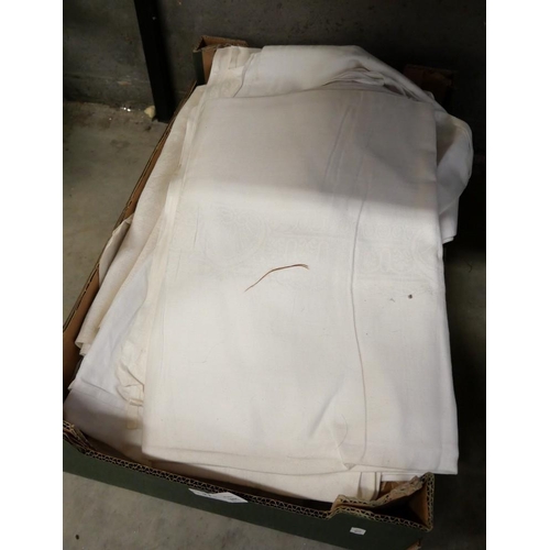 1577 - Box of Assorted Vintage Linen Table Cloths