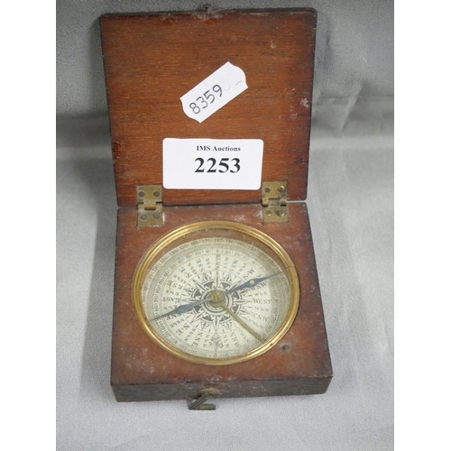 2253 - 19th Century Antique Compass in Mahogany Case.