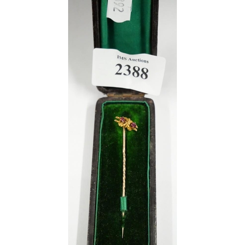 2388 - 15ct Gold Jewel Tie Pin.