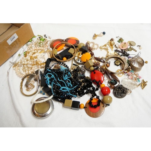 2395 - Box - Assorted Costume Jewellery.