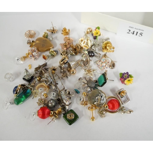 2415 - Box - Earrings, Lockets etc.