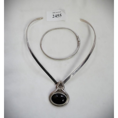 2455 - Silver Necklet & Bracelet.