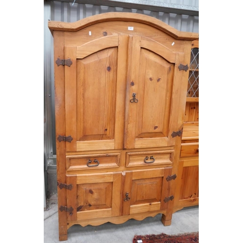 3007 - Rustic Pine Linen Cupboard