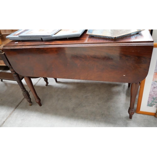 3030 - Victorian Mahogany Pembroke Table