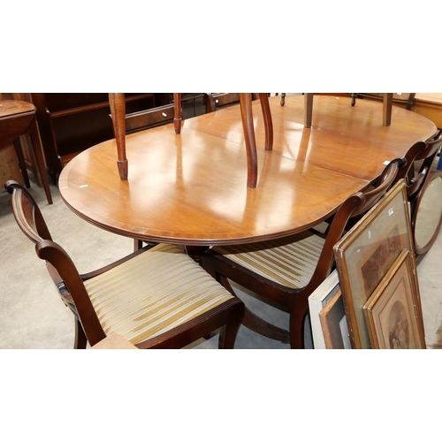 3039 - Mahogany Extending Dining Table With 6 Chairs