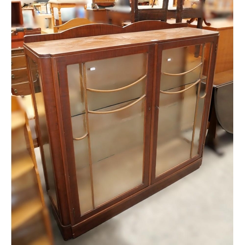 3075 - 1930's Mahogany China Cabinet