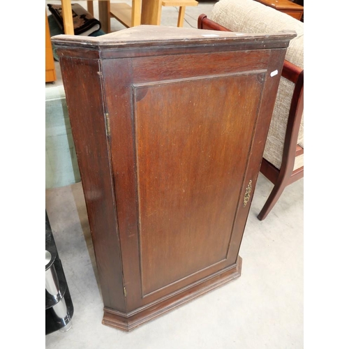 3090 - Antique Oak Corner Cabinet