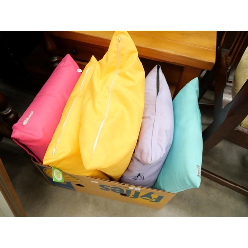 3138 - Box of Assorted Cushions