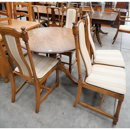 3211 - Circular Ercol Dining Table & 4 Chairs