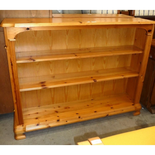 3506 - Pine Bookcase