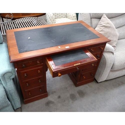 3512 - Knee Hole Writing Desk